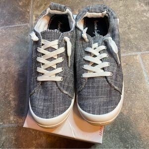 New Women’s Size 10 Casual Shoes